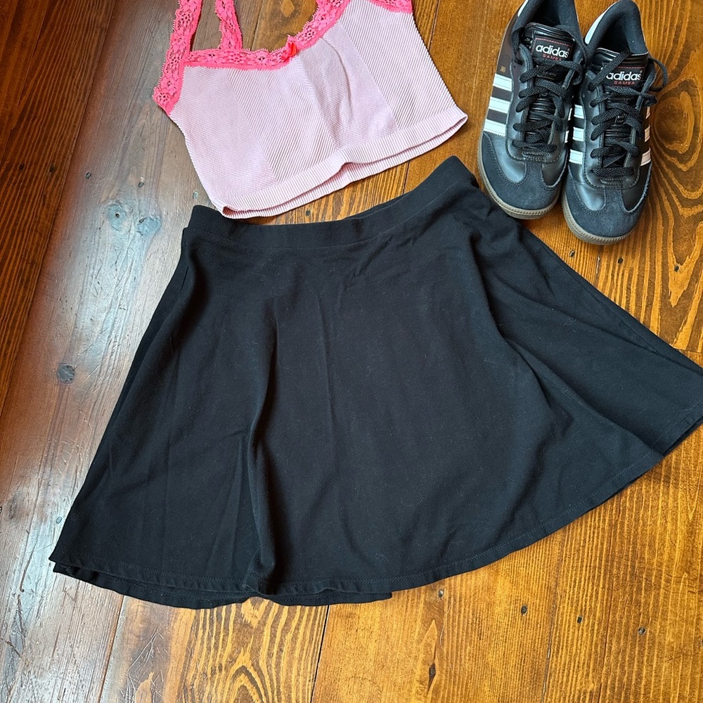 Forever 21 Classic Black Women's Skirt